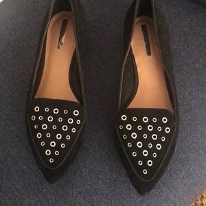 New Tahari flats with grommets worn once
